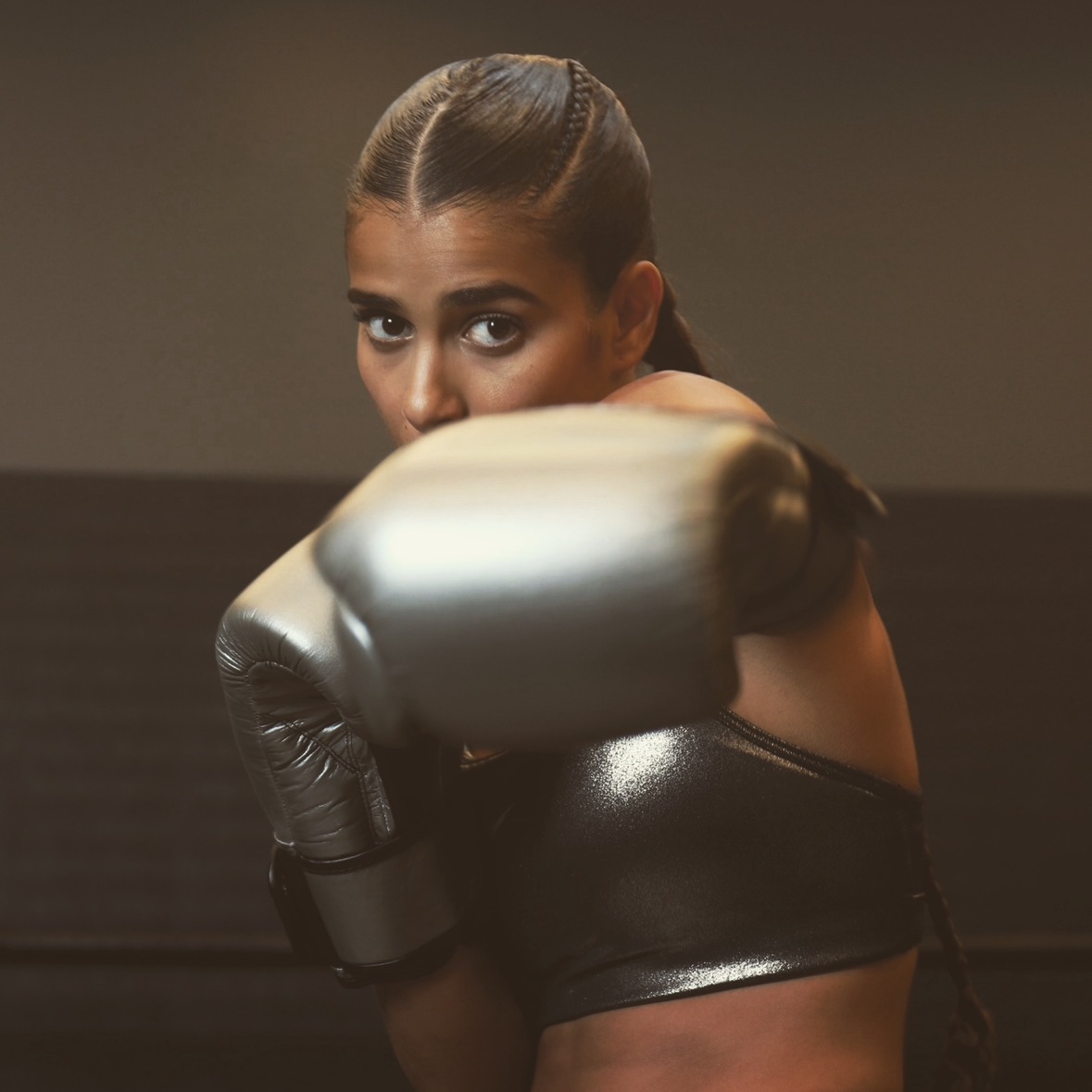 Karima, direct du poing